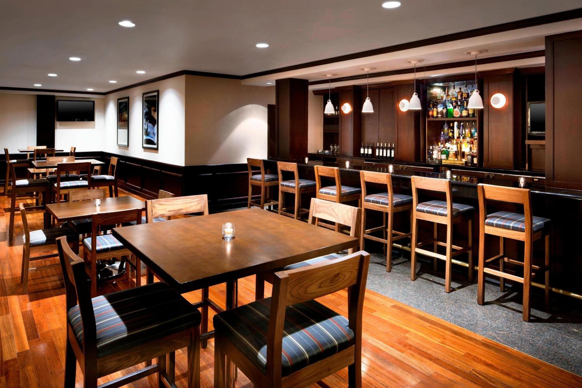 里士满机场福朋喜来登酒店 沙石镇 外观 照片